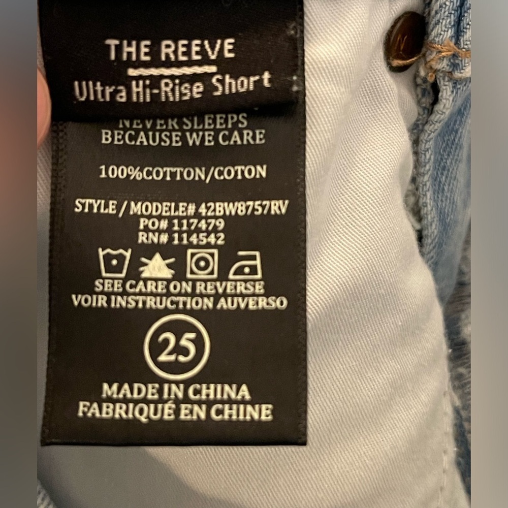 NWT BLANKNYC The Reeve Ultra High-Rise Frayed Hem Light Denim Shorts Size 25 - Picture 13 of 14